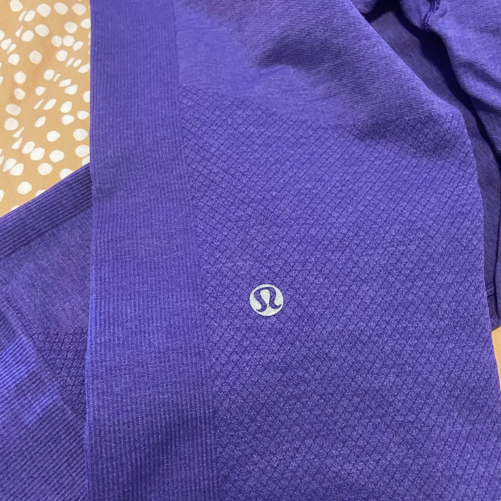 Lululemon leggings or yoga pants